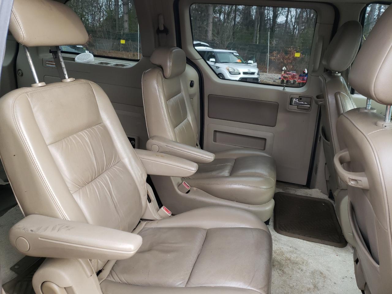 Photo 6 from auction – 2005 FORD FREESTAR with VIN 2FMDA58225BA16896