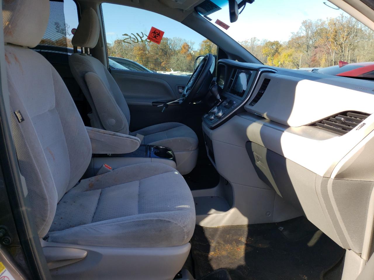 Photo 5 from auction – 2015 TOYOTA SIENNA LE with VIN 5TDKK3DC3FS559931