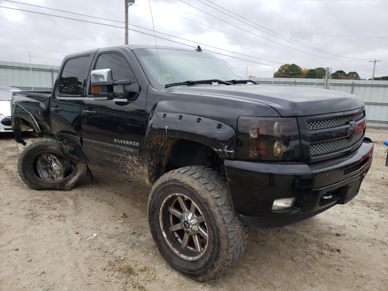 CHEVROLET SILVERADO 2011 with VIN 3GCPKSE31BG188002 - Photo from auction
