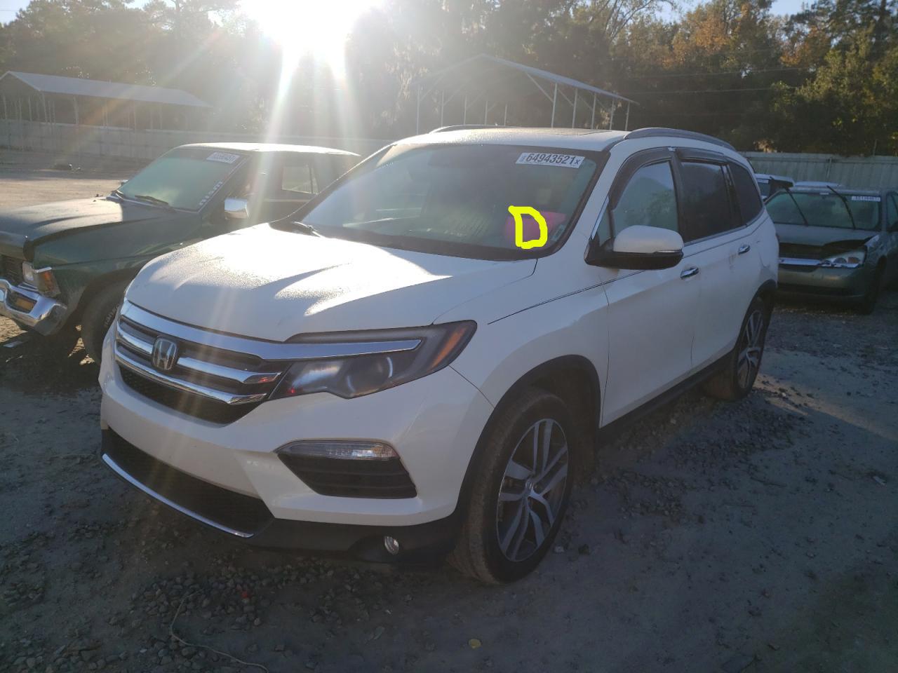 Photo 2 from auction – 2017 HONDA PILOT TOUR with VIN 5FNYF6H92HB095889