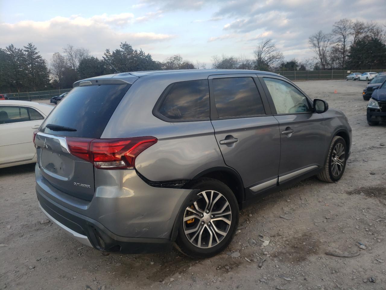 Photo 4 from auction – 2016 MITSUBISHI OUTLANDER with VIN JA4AD2A36GZ039527