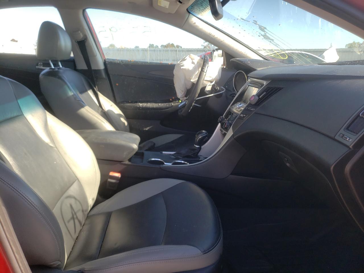 Photo 5 from auction – 2011 HYUNDAI SONATA with VIN 5NPEC4AC2BH048666