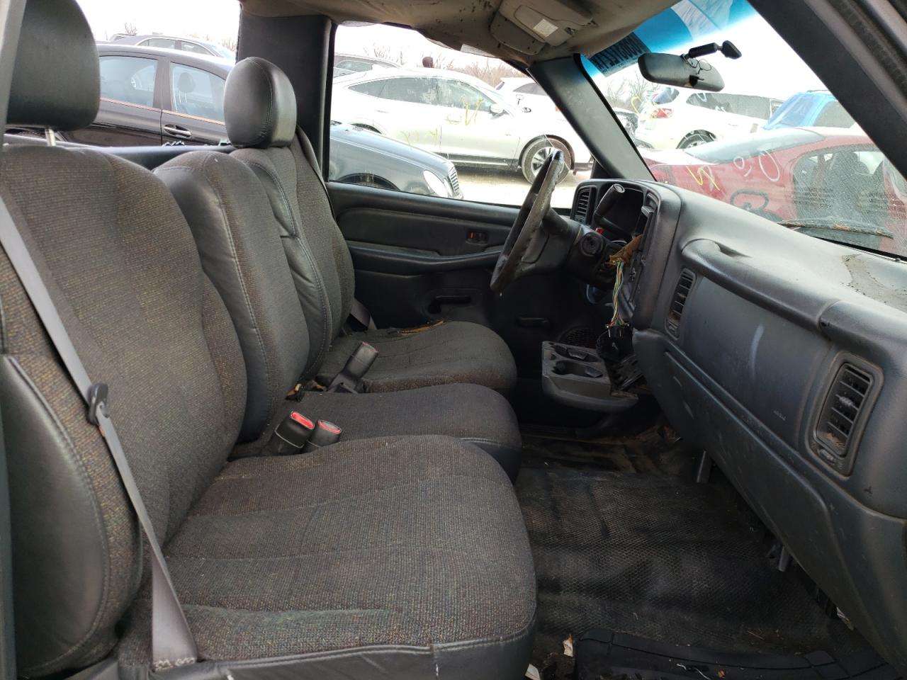 Photo 5 from auction – 2000 CHEVROLET SILVERADO with VIN 1GCEC14W3YE303449