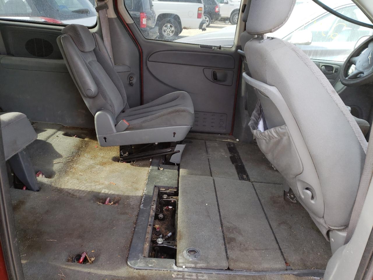 Photo 6 from auction – 2006 CHRYSLER TOWN & COU with VIN 2A4GP54L46R716274