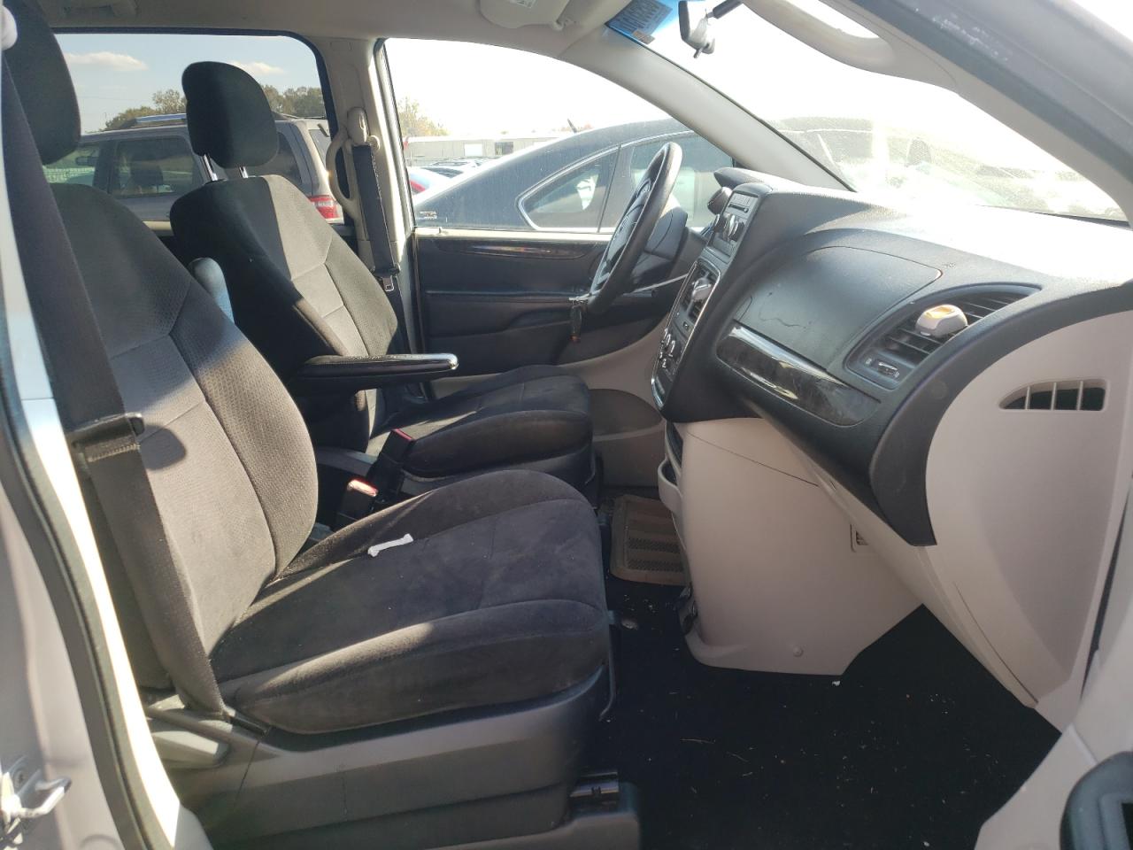 Photo 5 from auction – 2011 DODGE GRAND CARA with VIN 2D4RN4DGXBR699334