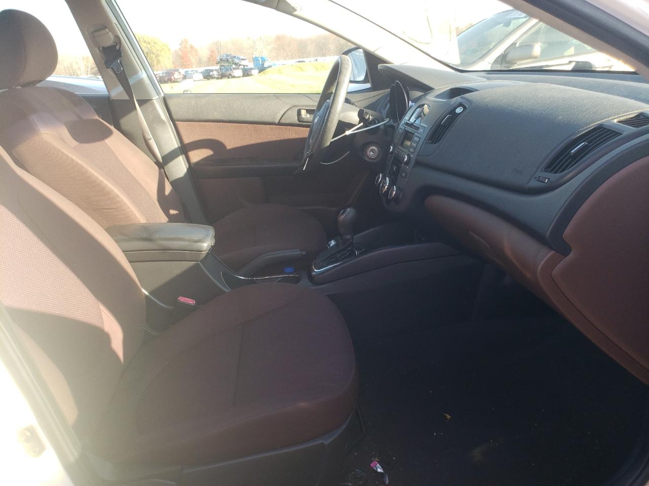 Photo 5 from auction – 2011 KIA FORTE EX with VIN KNAFU4A23B5332698