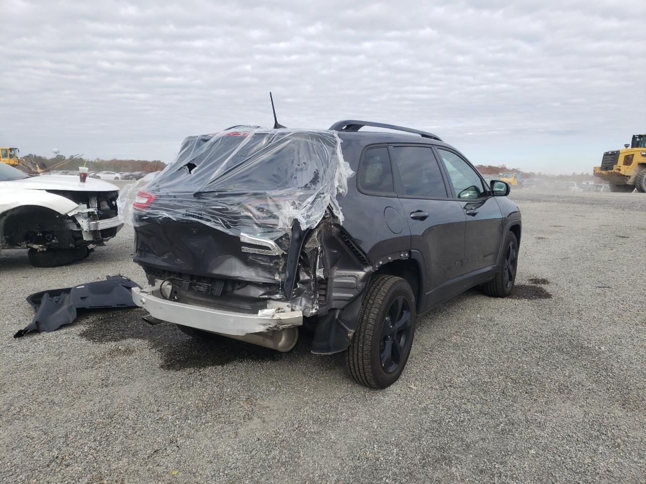 Photo 4 from auction – 2016 JEEP CHEROKEE L with VIN 1C4PJMCB0GW194133