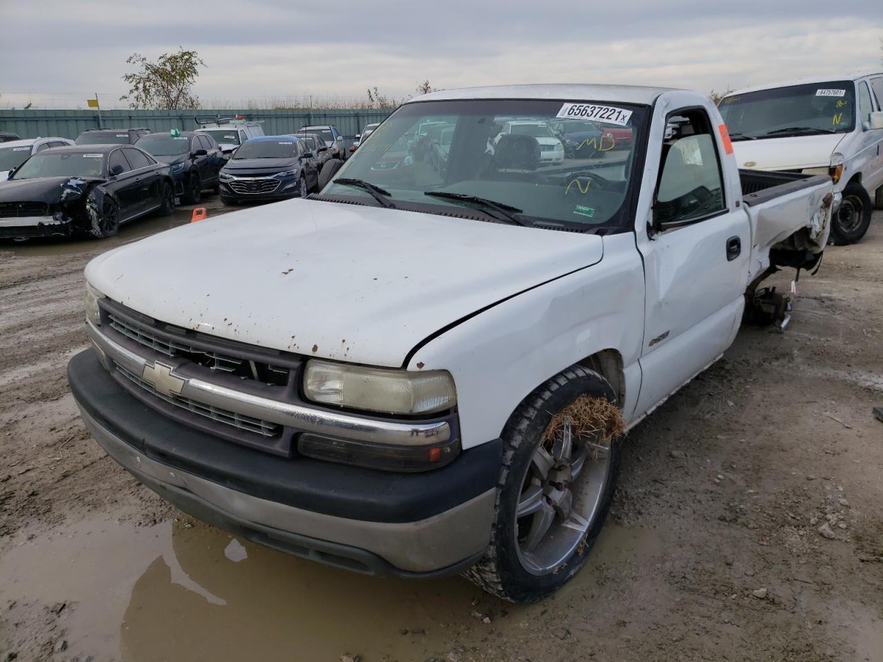 Photo 2 from auction – 2000 CHEVROLET SILVERADO with VIN 1GCEC14W3YE303449