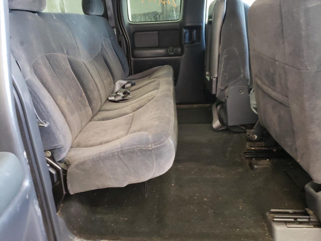 Photo 6 from auction – 2000 CHEVROLET SILVERADO with VIN 1GCEK19V5YE397076