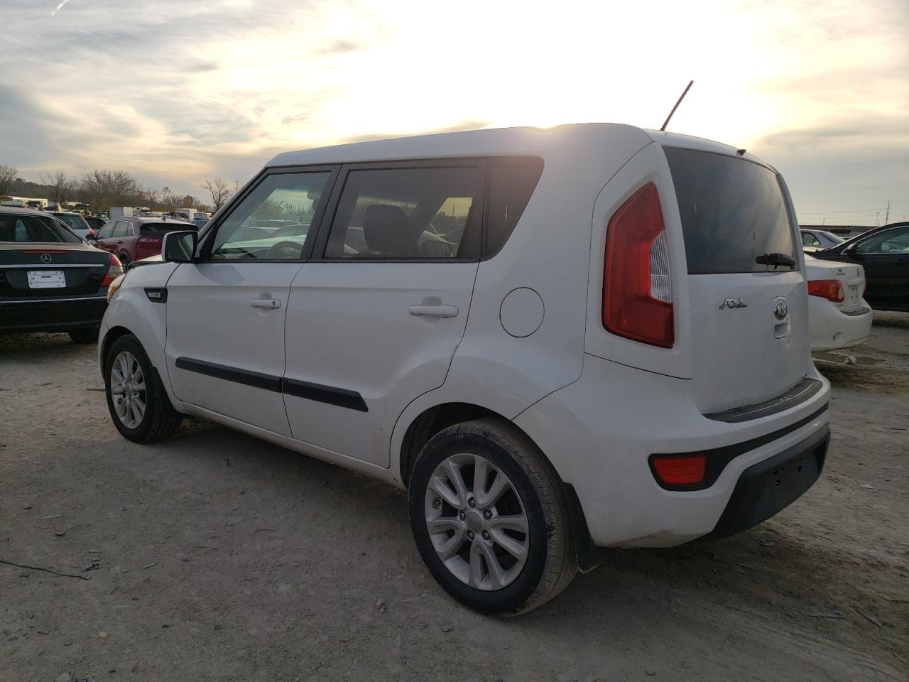 Photo 3 from auction – 2013 KIA SOUL with VIN KNDJT2A59D7574398