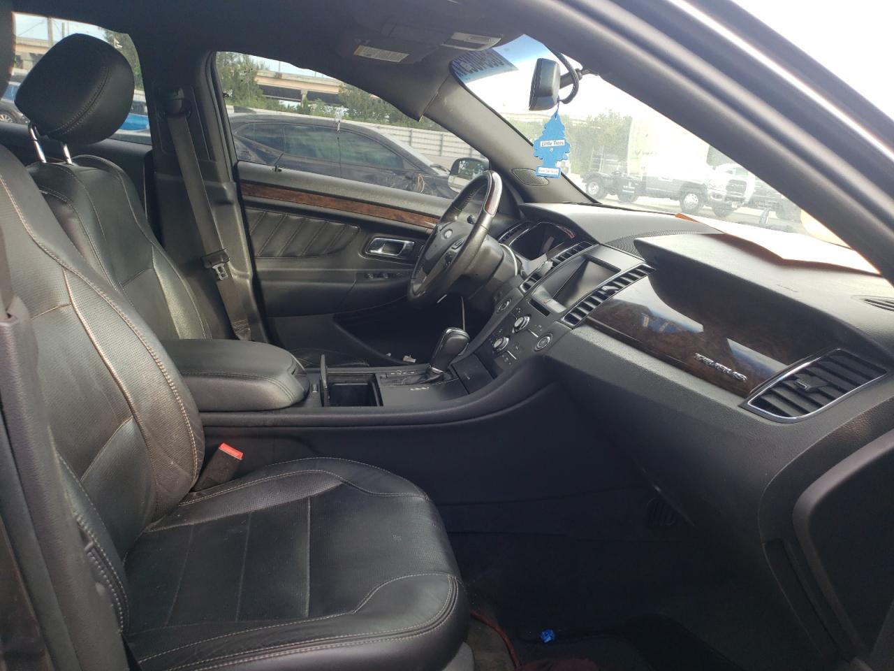 Photo 5 from auction – 2014 FORD TAURUS LIM with VIN 1FAHP2F82EG176592