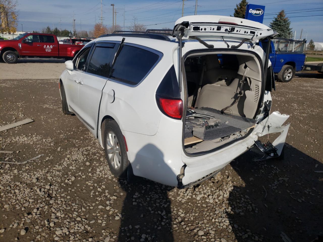 Photo 3 from auction – 2017 CHRYSLER PACIFICA T with VIN 2C4RC1BG7HR560954