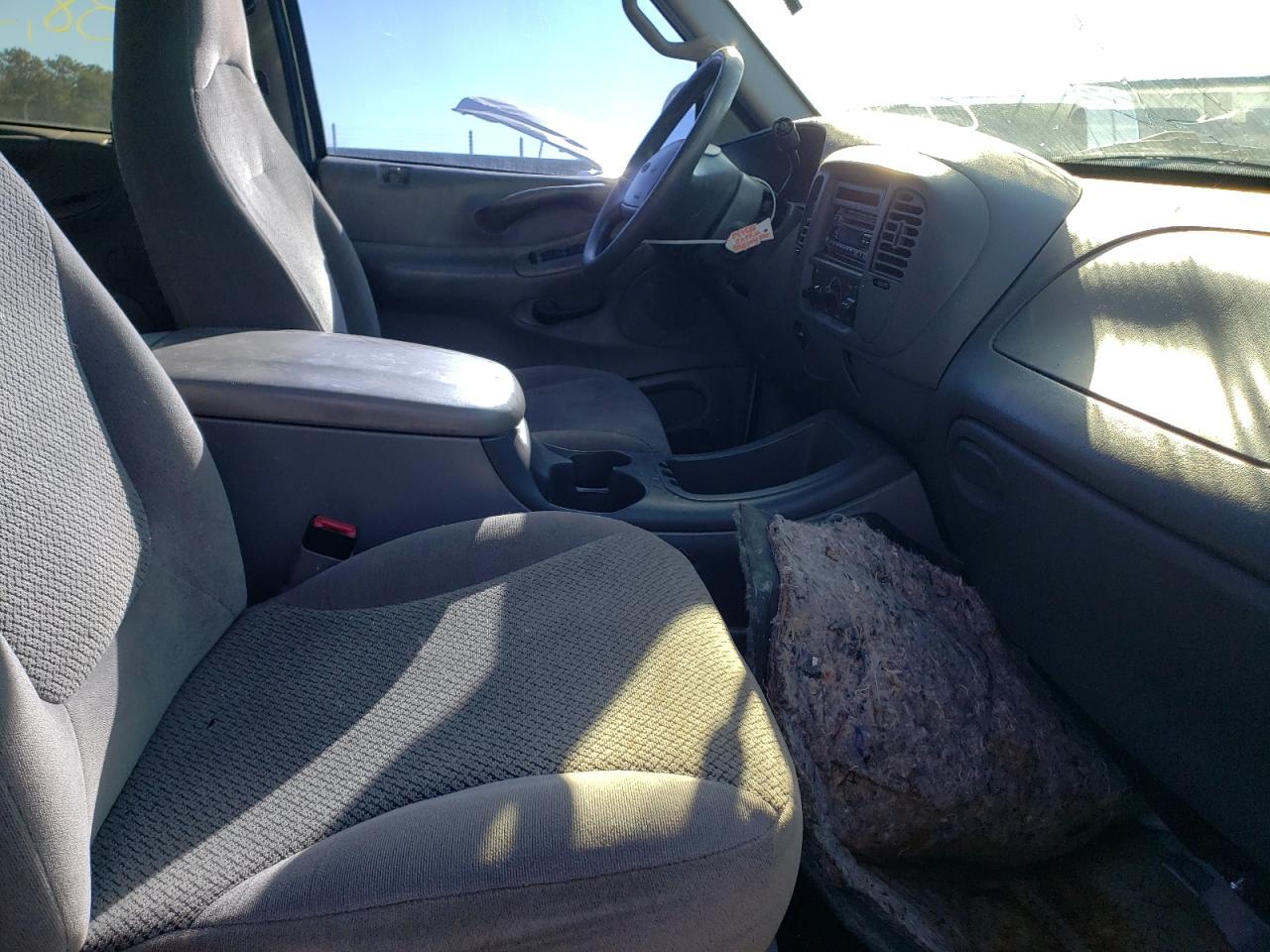 Photo 5 from auction – 2000 FORD EXPEDITION with VIN 1FMRU15L6YLB83432
