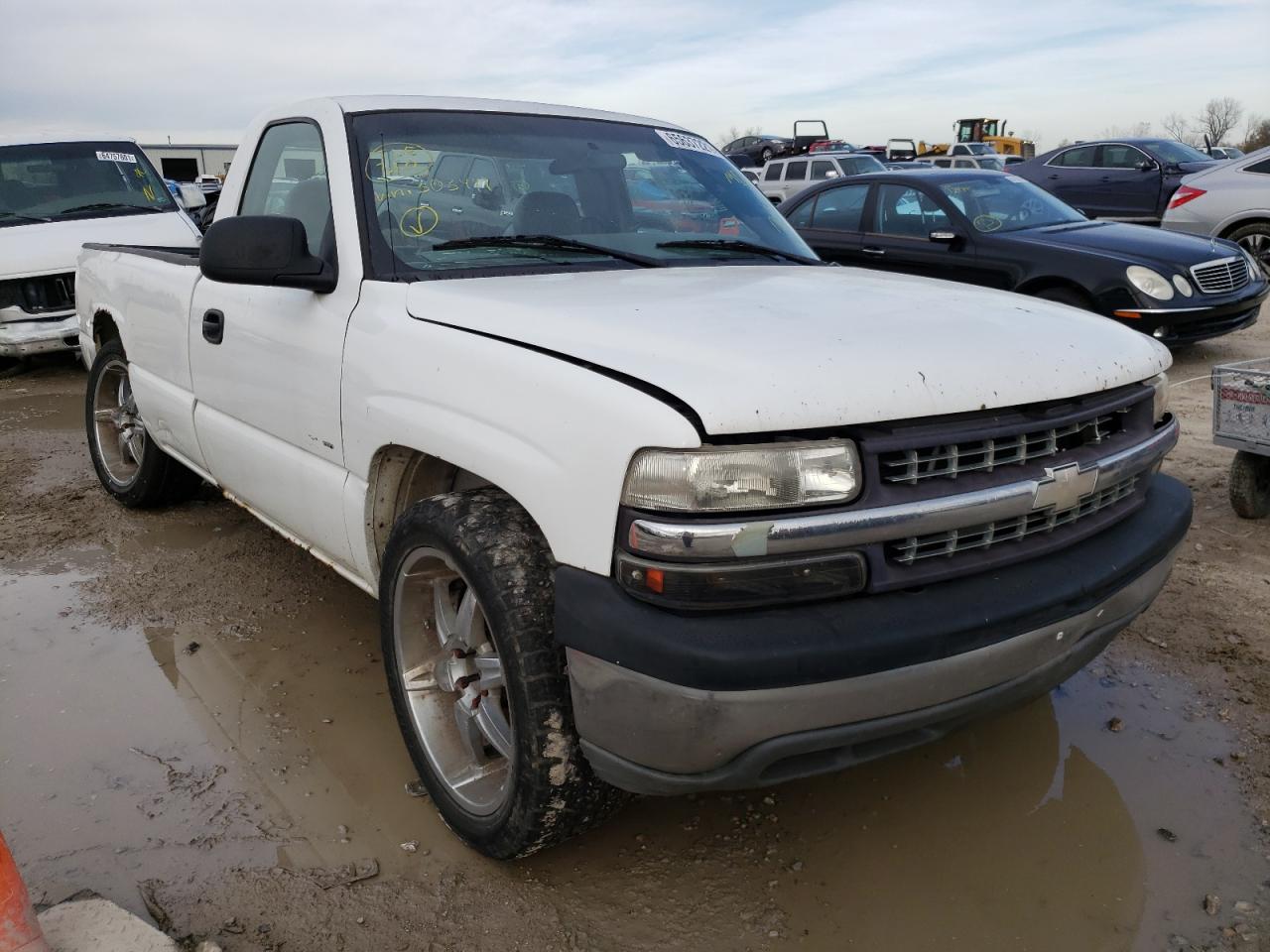 CHEVROLET SILVERADO 2000 with VIN 1GCEC14W3YE303449 - Photo from auction