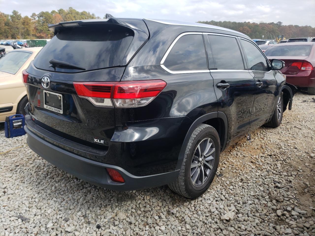 Photo 4 from auction – 2017 TOYOTA HIGHLANDER with VIN 5TDKZRFH8HS508015