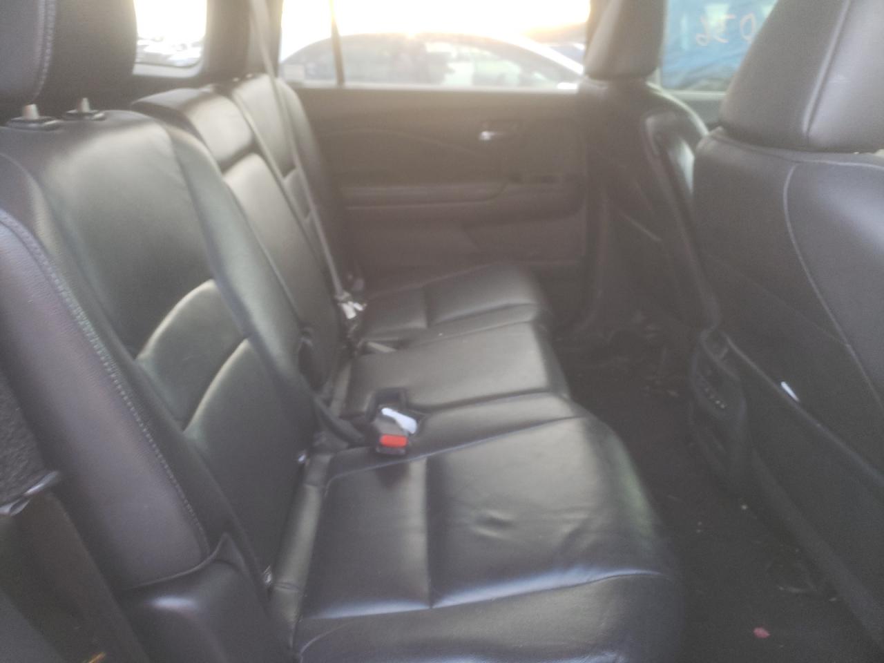 Photo 6 from auction – 2016 HONDA PILOT EXL with VIN 5FNYF5H66GB021373