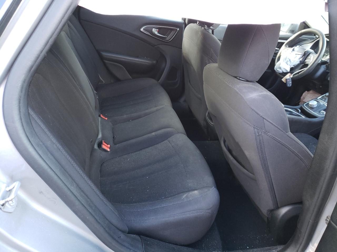 Photo 6 from auction – 2015 CHRYSLER 200 LIMITE with VIN 1C3CCCAB7FN633276
