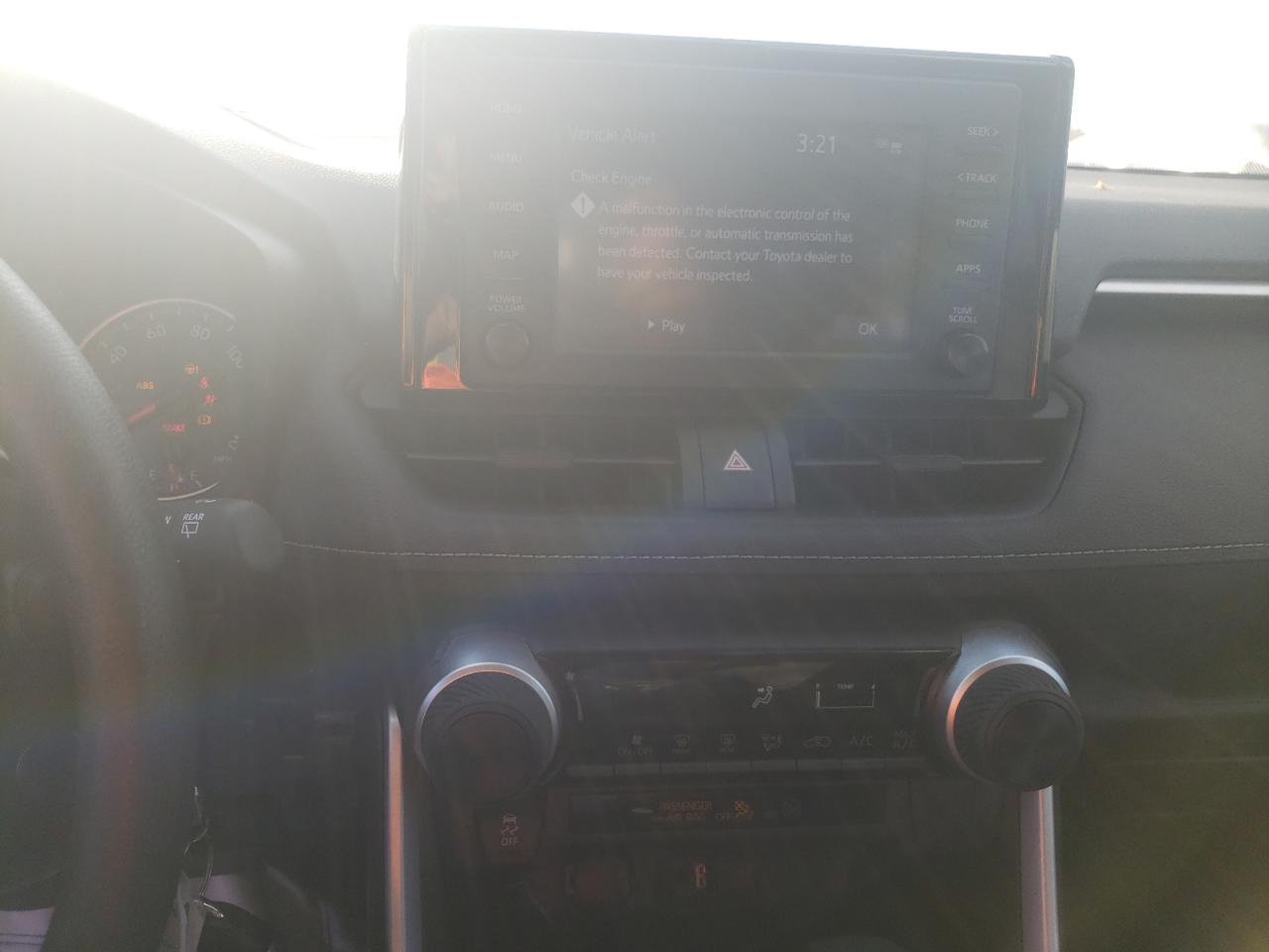 Photo 9 from auction – 2019 TOYOTA RAV4 LE with VIN 2T3H1RFV7KW046821