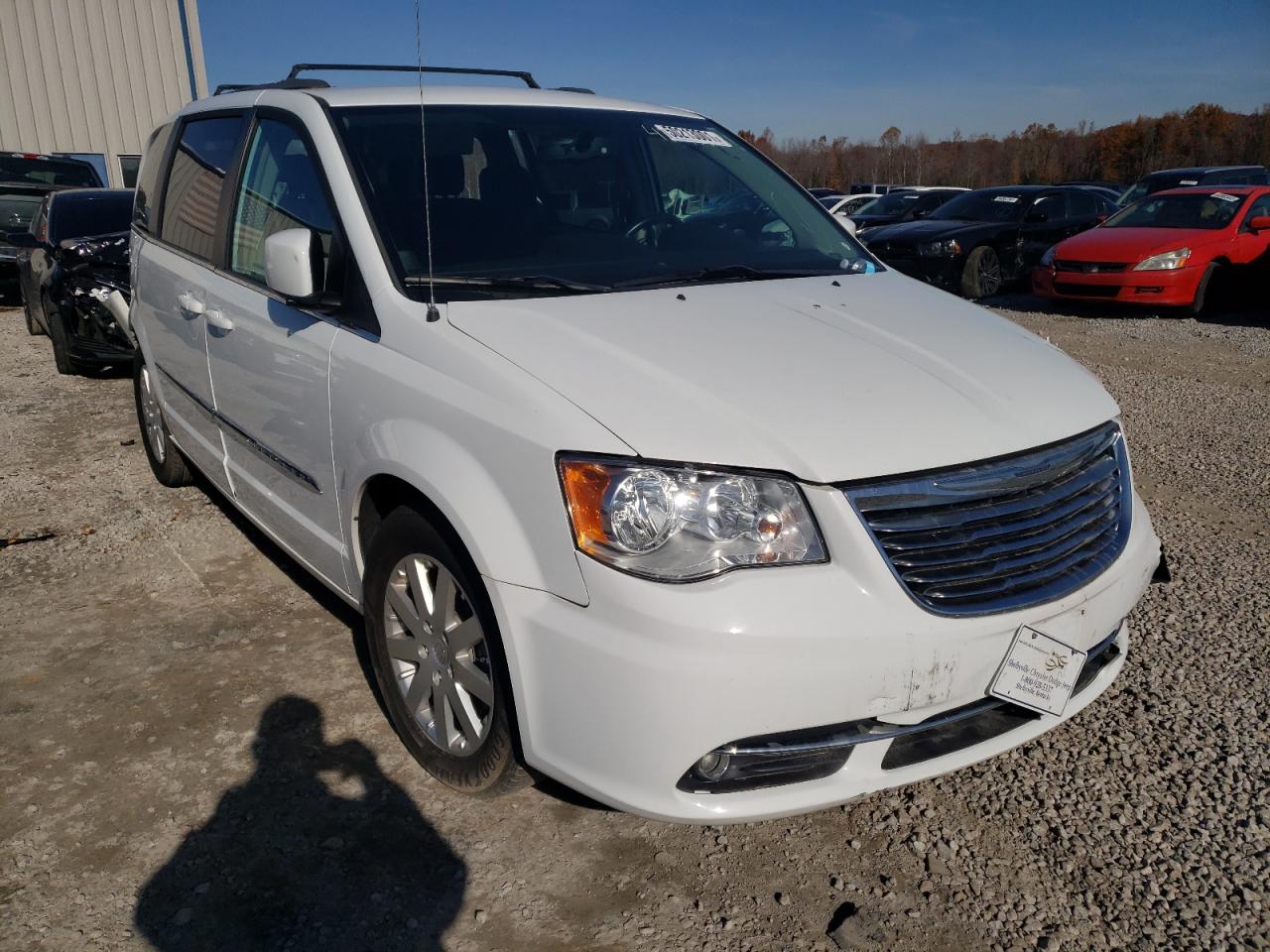 Photo 1 from auction – 2016 CHRYSLER TOWN & COU with VIN 2C4RC1BG4GR268869