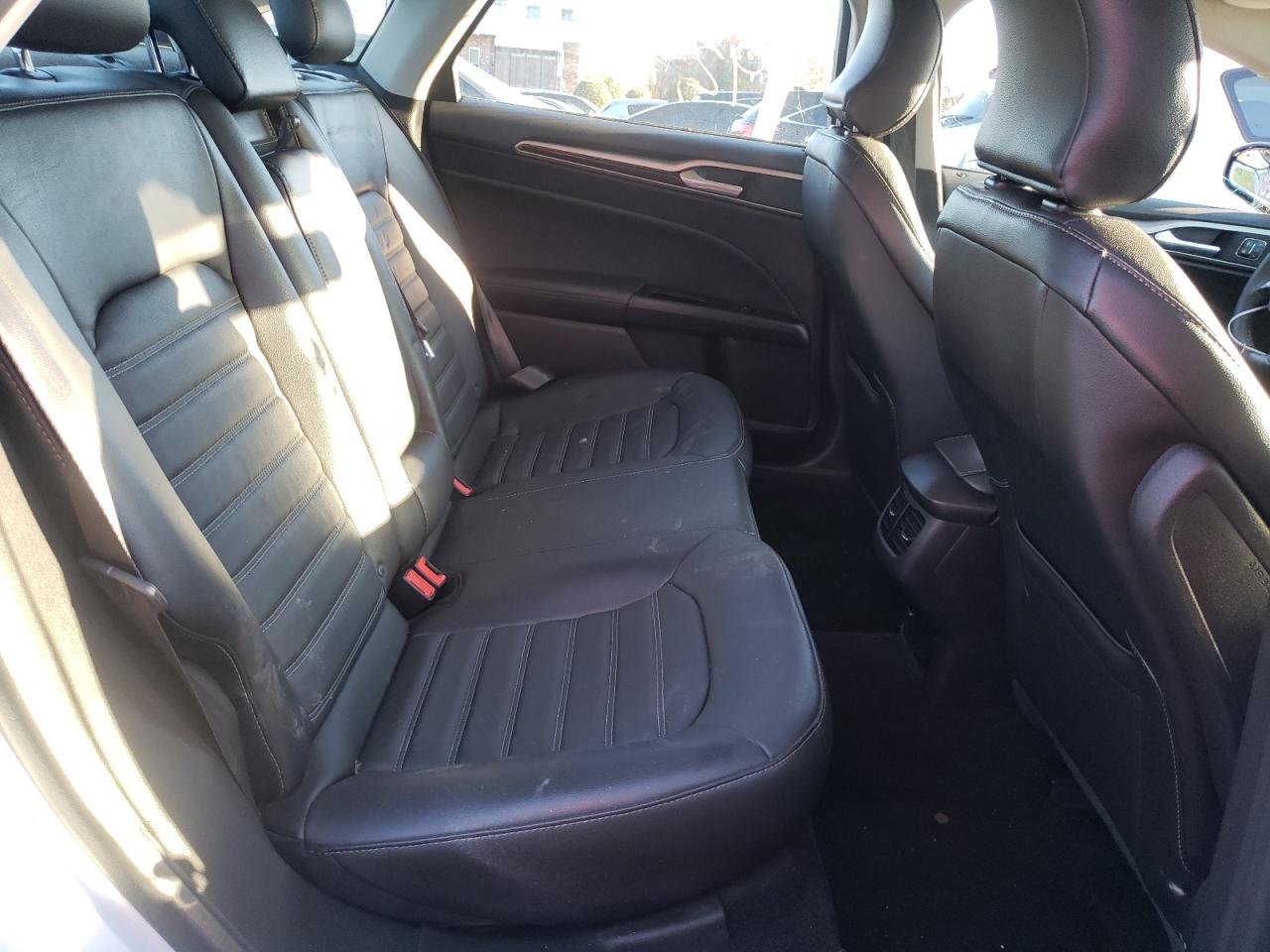 Photo 6 from auction – 2016 FORD FUSION SE with VIN 3FA6P0LU7GR336412