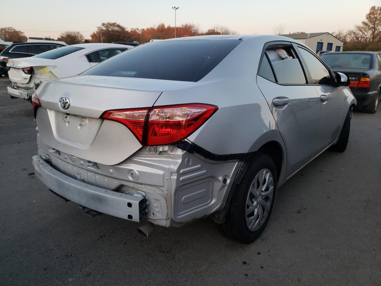 Photo 4 from auction – 2018 TOYOTA COROLLA L with VIN 5YFBURHE5JP740152