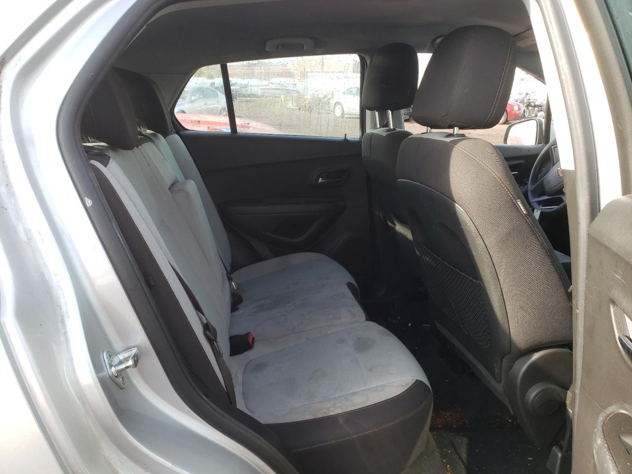 Photo 6 from auction – 2017 CHEVROLET TRAX LS with VIN KL7CJKSB5HB152664