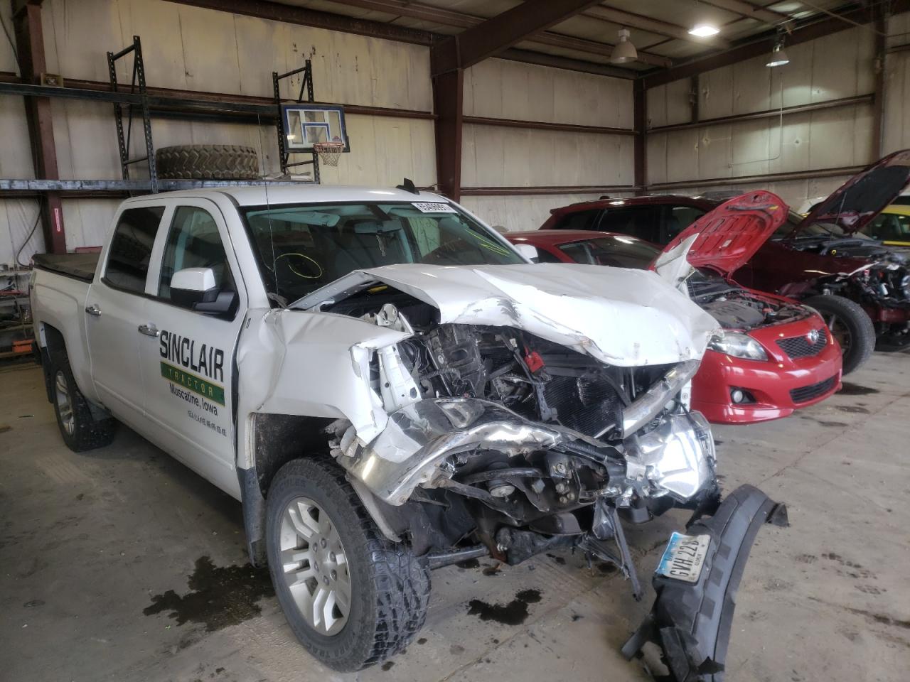 CHEVROLET SILVERADO 2018 with VIN 3GCUKREC0JG315977 - Photo from auction