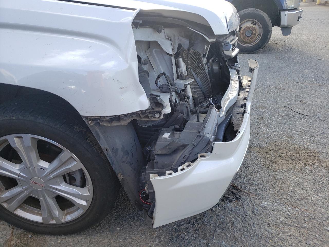 Photo 9 from auction – 2017 GMC TERRAINSLT with VIN 2GKFLUEK4H6233289