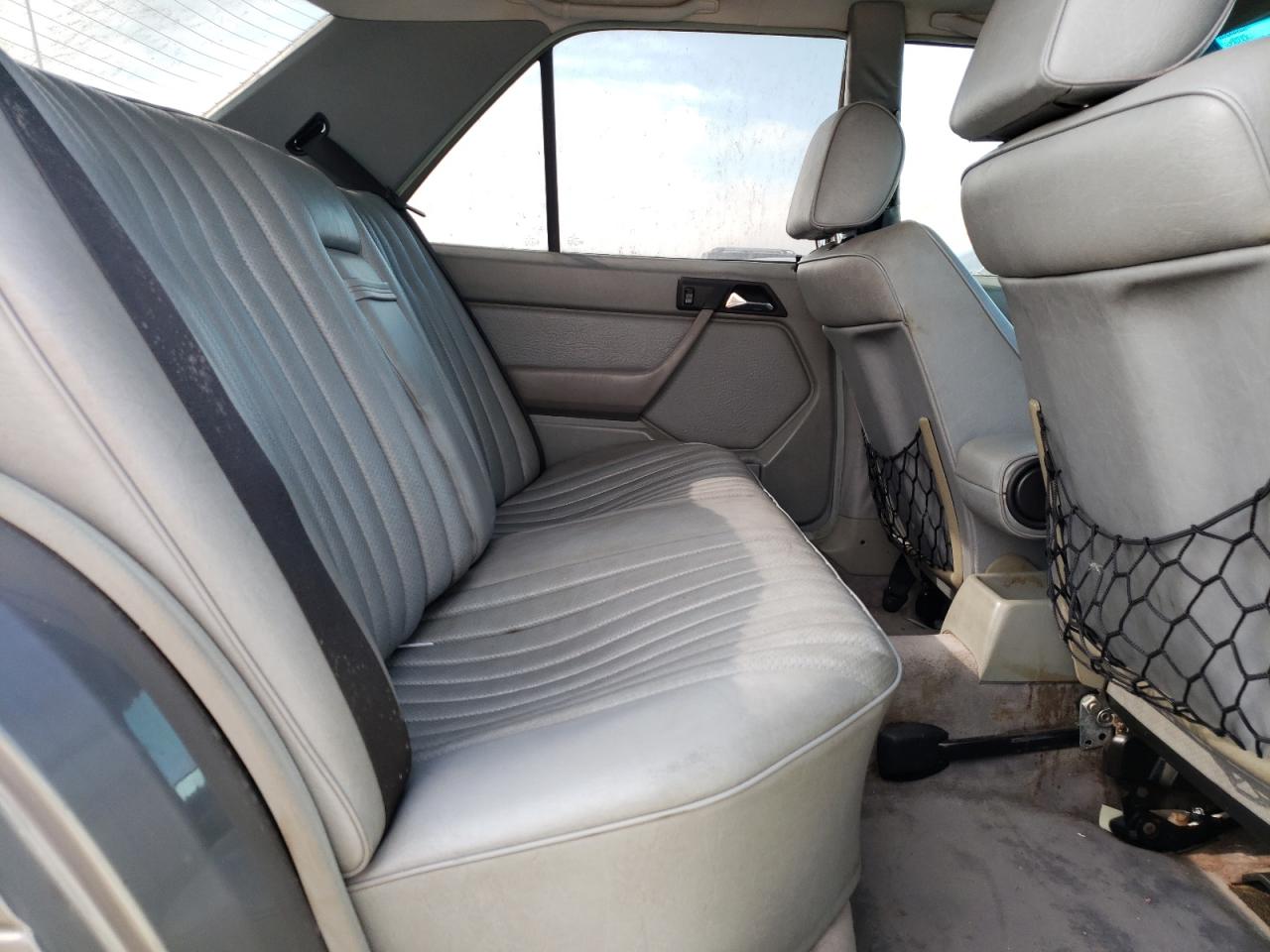 Photo 6 from auction – 1987 MERCEDES-BENZ 300 E with VIN WDBEA30D2HA461440