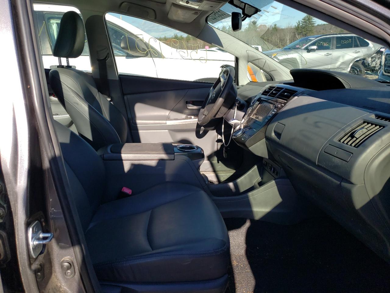 Photo 5 from auction – 2012 TOYOTA PRIUS V with VIN JTDZN3EU0C3139117