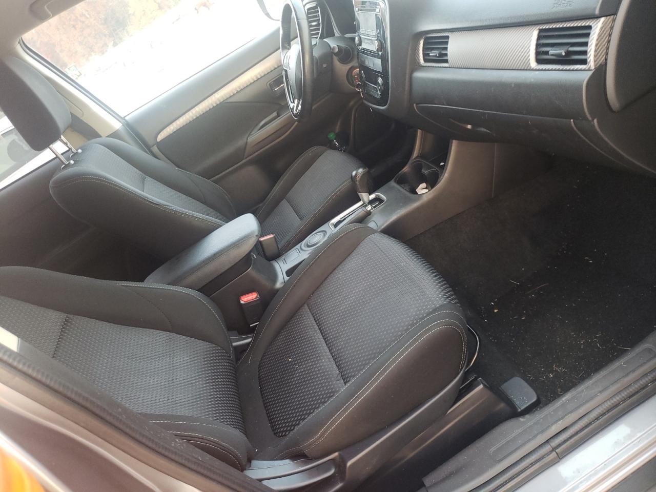 Photo 5 from auction – 2016 MITSUBISHI OUTLANDER with VIN JA4AD2A36GZ039527