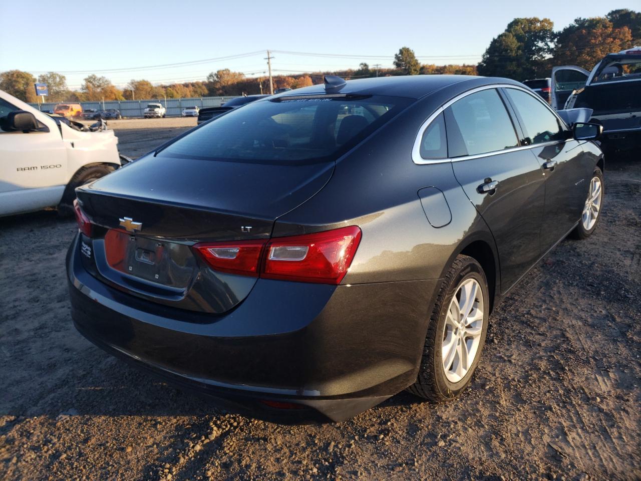 Photo 4 from auction – 2018 CHEVROLET MALIBU LT with VIN 1G1ZD5ST5JF198775