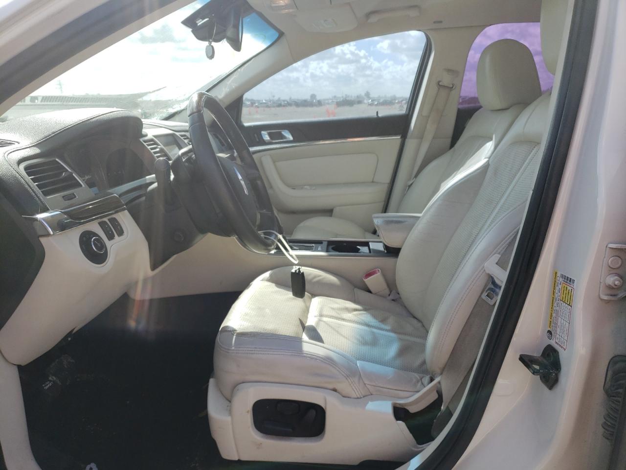 Photo 5 from auction – 2010 LINCOLN MKS with VIN 1LNHL9DR7AG601174