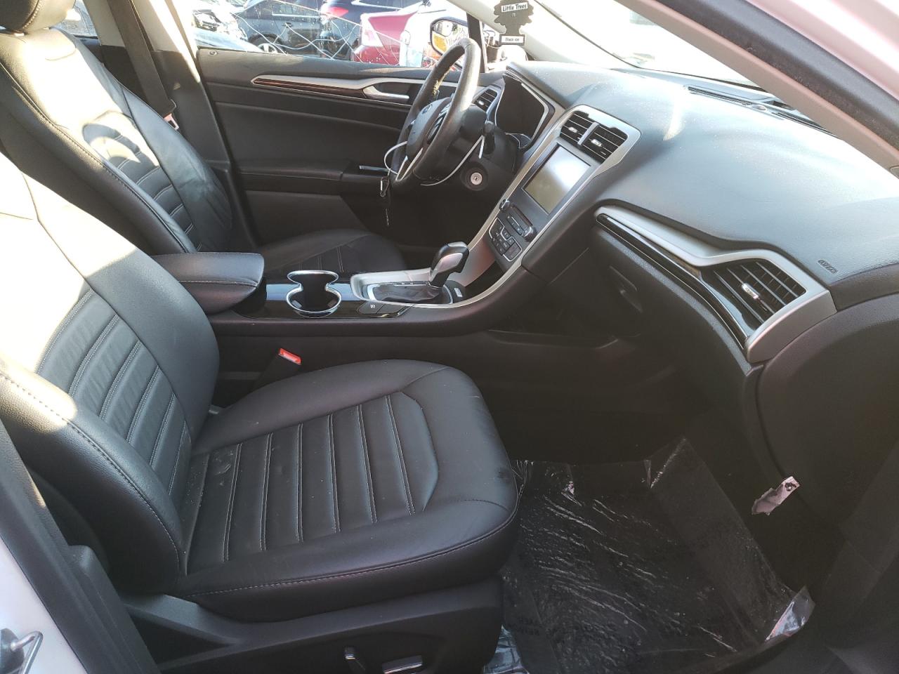 Photo 5 from auction – 2016 FORD FUSION SE with VIN 3FA6P0LU7GR336412