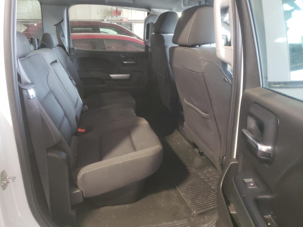 Photo 6 from auction – 2018 CHEVROLET SILVERADO with VIN 3GCUKREC0JG315977