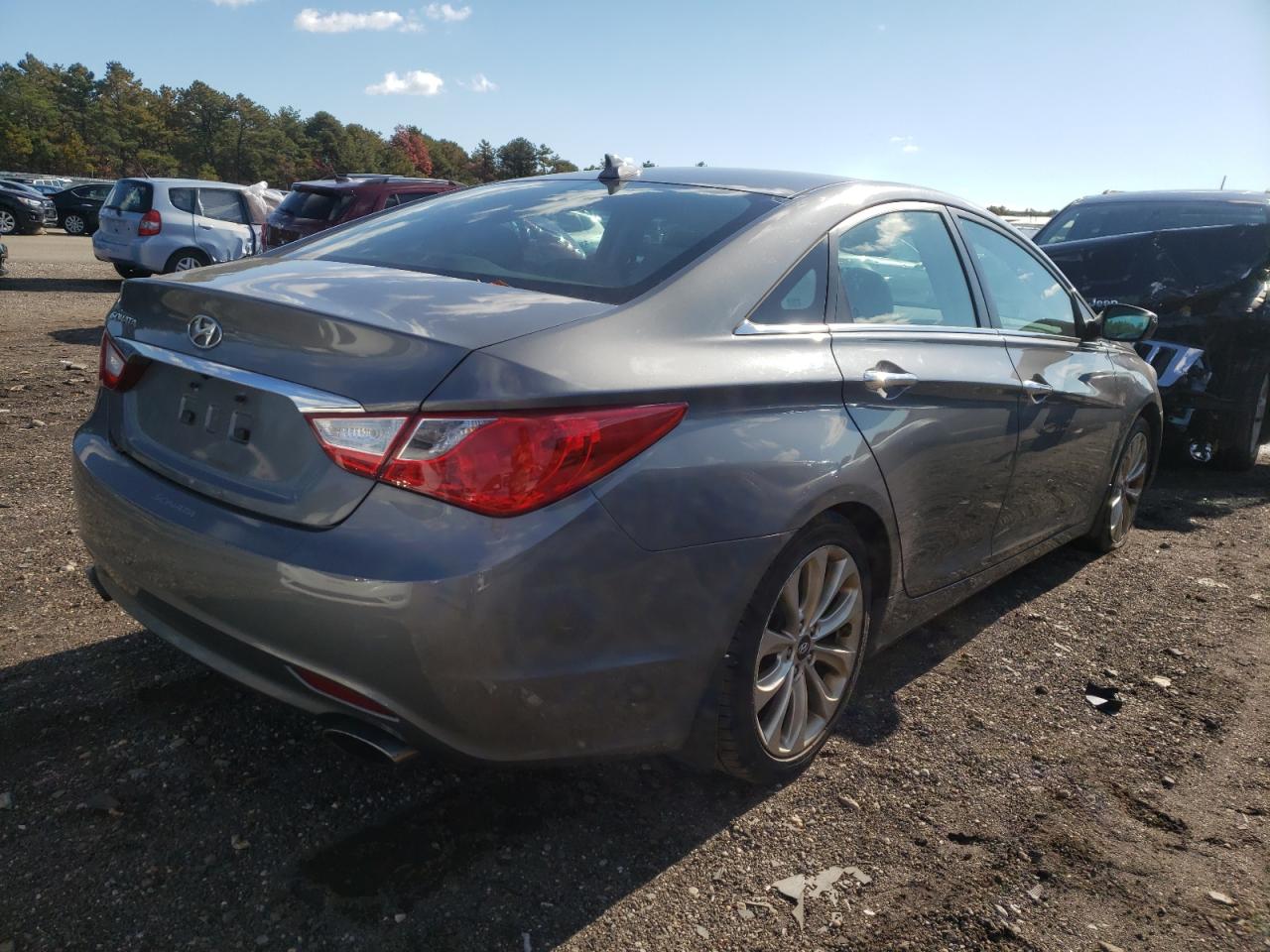 Photo 4 from auction – 2013 HYUNDAI SONATA with VIN 5NPEC4AC4DH792935