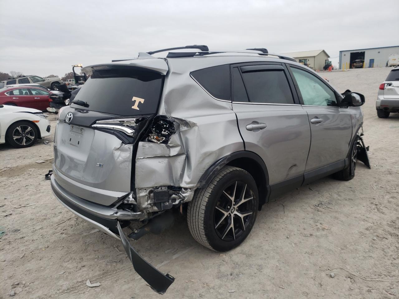 Photo 4 from auction – 2016 TOYOTA RAV4 SE with VIN 2T3NFREV0GW263883