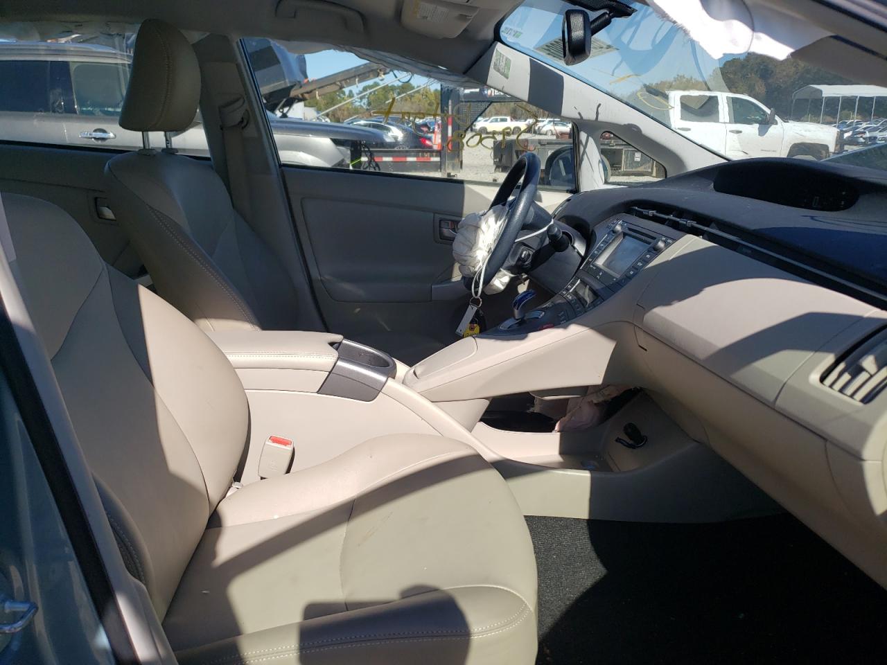 Photo 5 from auction – 2014 TOYOTA PRIUS with VIN JTDKN3DU0E1765137