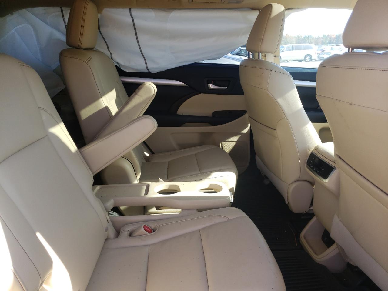 Photo 6 from auction – 2015 TOYOTA HIGHLANDER with VIN 5TDKKRFH8FS078133