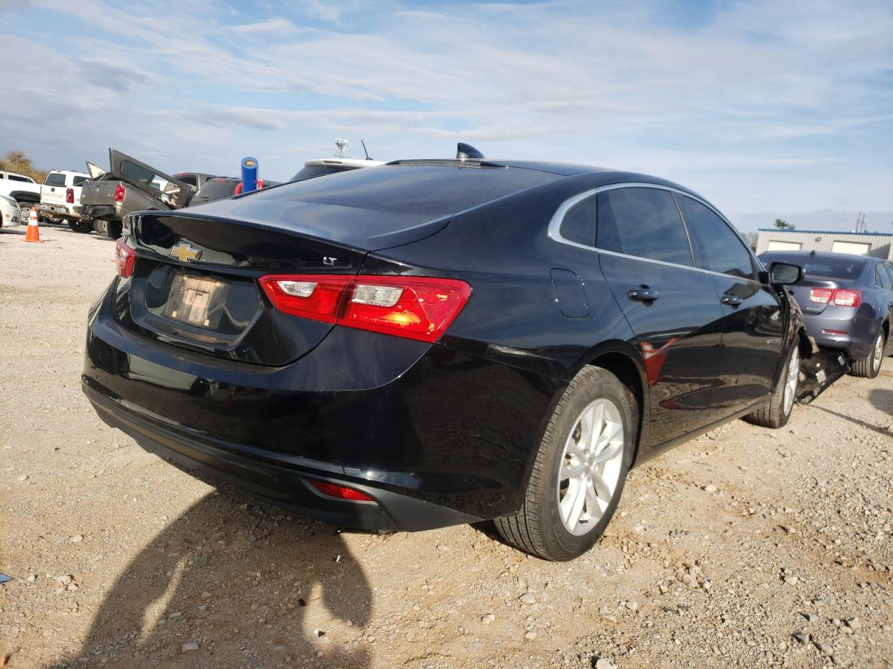 Photo 4 from auction – 2017 CHEVROLET MALIBU LT with VIN 1G1ZE5ST5HF164987