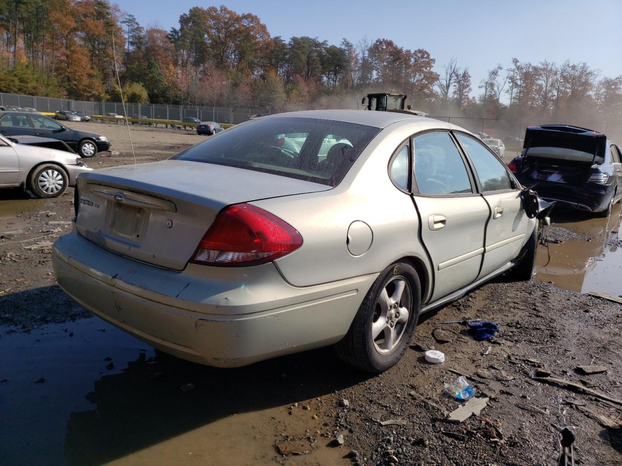 Photo 4 from auction – 2004 FORD TAURUS SE with VIN 1FAFP53U54A104071