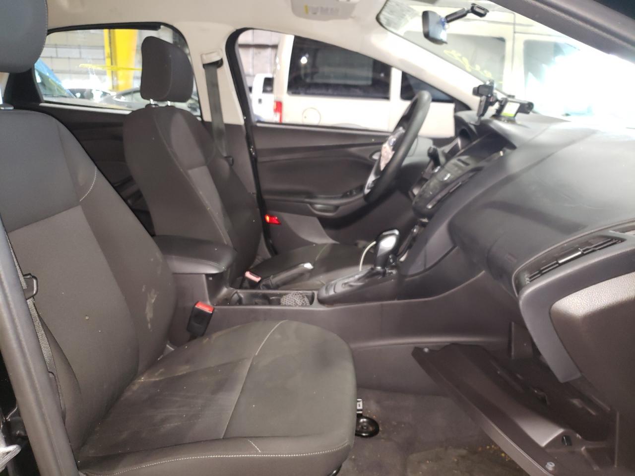 Photo 5 from auction – 2015 FORD FOCUS SE with VIN 1FADP3K21FL270753