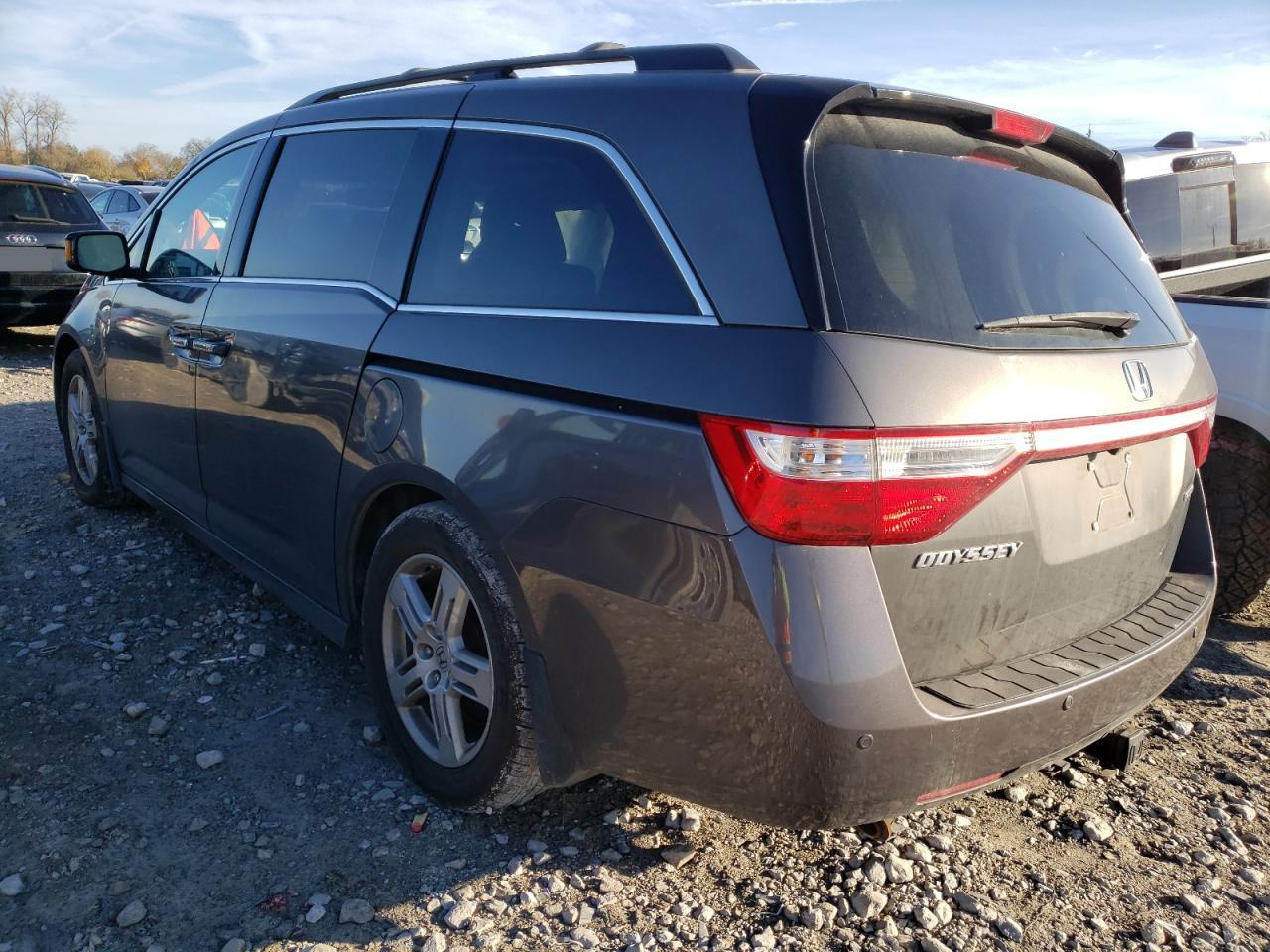 Photo 3 from auction – 2011 HONDA ODYSSEY TO with VIN 5FNRL5H91BB012192