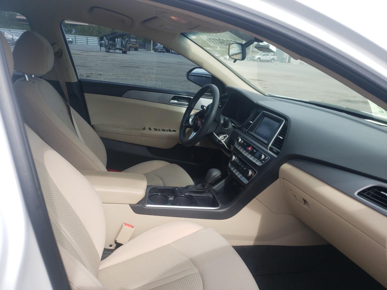 Photo 5 from auction – 2019 HYUNDAI SONATA SE with VIN 5NPE24AF0KH796992