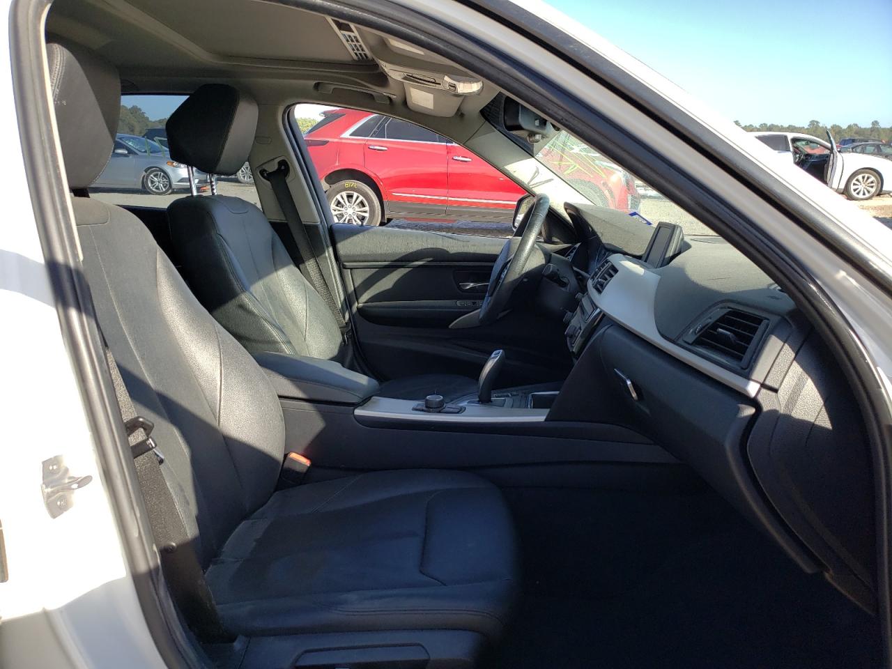 Photo 5 from auction – 2018 BMW 320 I with VIN WBA8A9C55JK622978