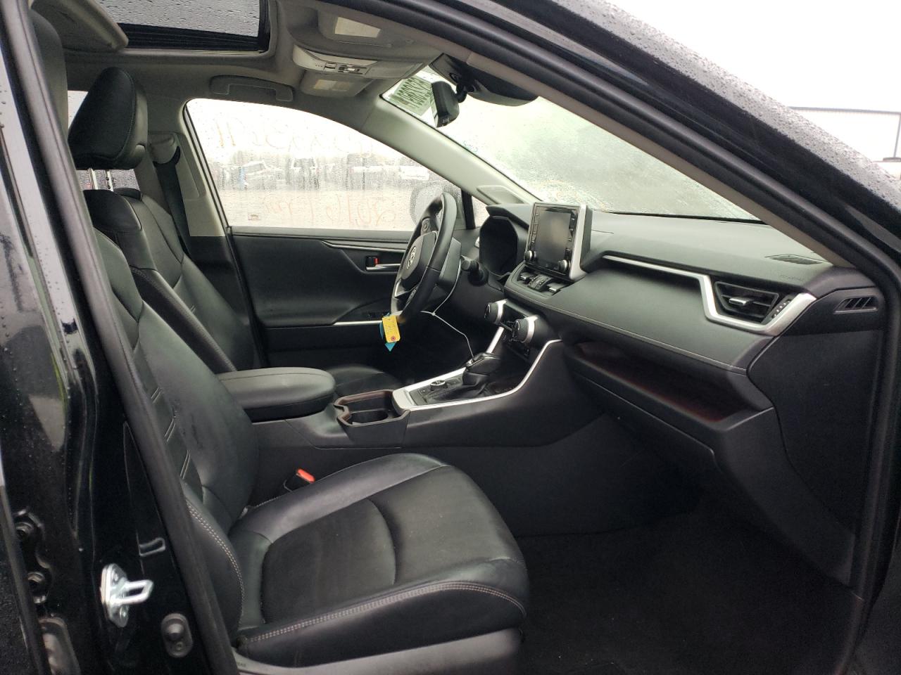 Photo 5 from auction – 2020 TOYOTA RAV4 LIMIT with VIN JTMDWRFVXLD066396