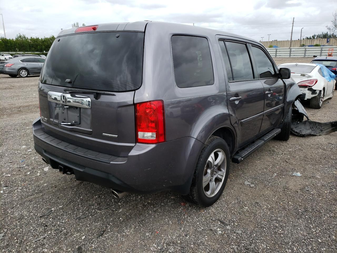Photo 4 from auction – 2015 HONDA PILOT SE with VIN 5FNYF3H32FB024781