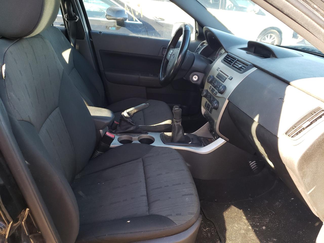 Photo 5 from auction – 2010 FORD FOCUS SE with VIN 1FAHP3FN6AW192449