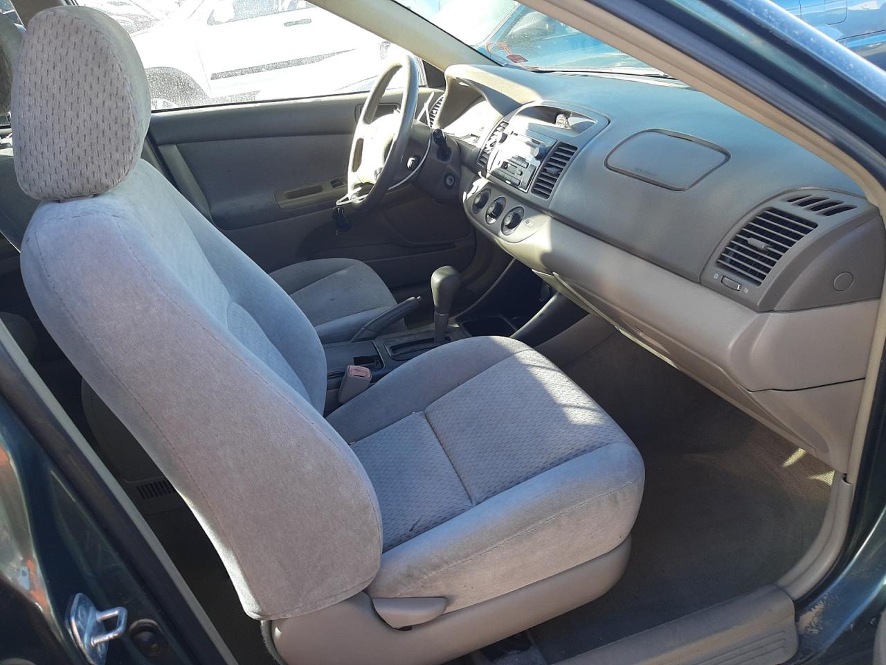 Photo 5 from auction – 2004 TOYOTA CAMRY LE with VIN 4T1BF32K64U076999