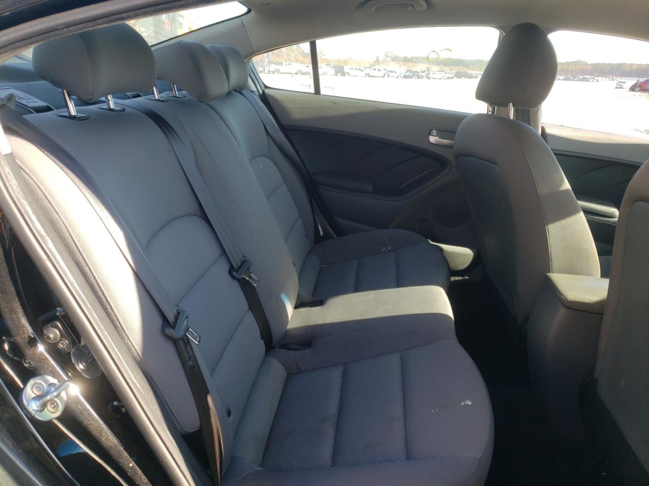 Photo 6 from auction – 2017 KIA FORTE LX with VIN 3KPFK4A76HE087915